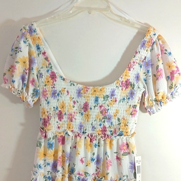 B. Smart Floral Pattern Dress Size 0 - Picture 2 of 13
